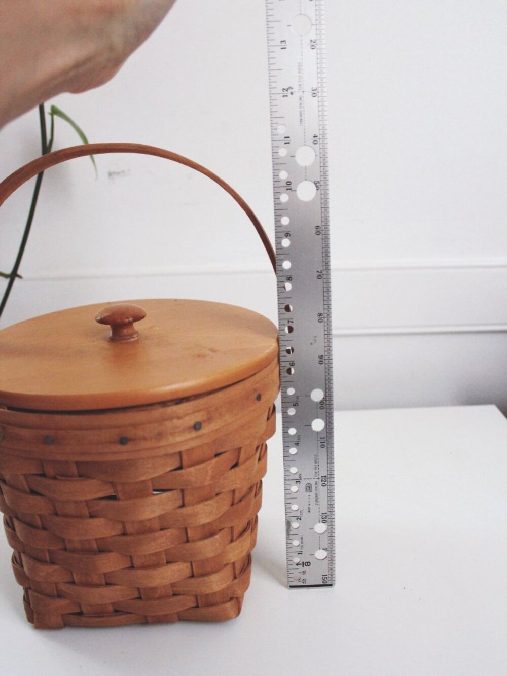 Vintage Longaberger Handwoven Basket With Wooden Lid & Handle Made In USA Signed - Picture 6 of 9